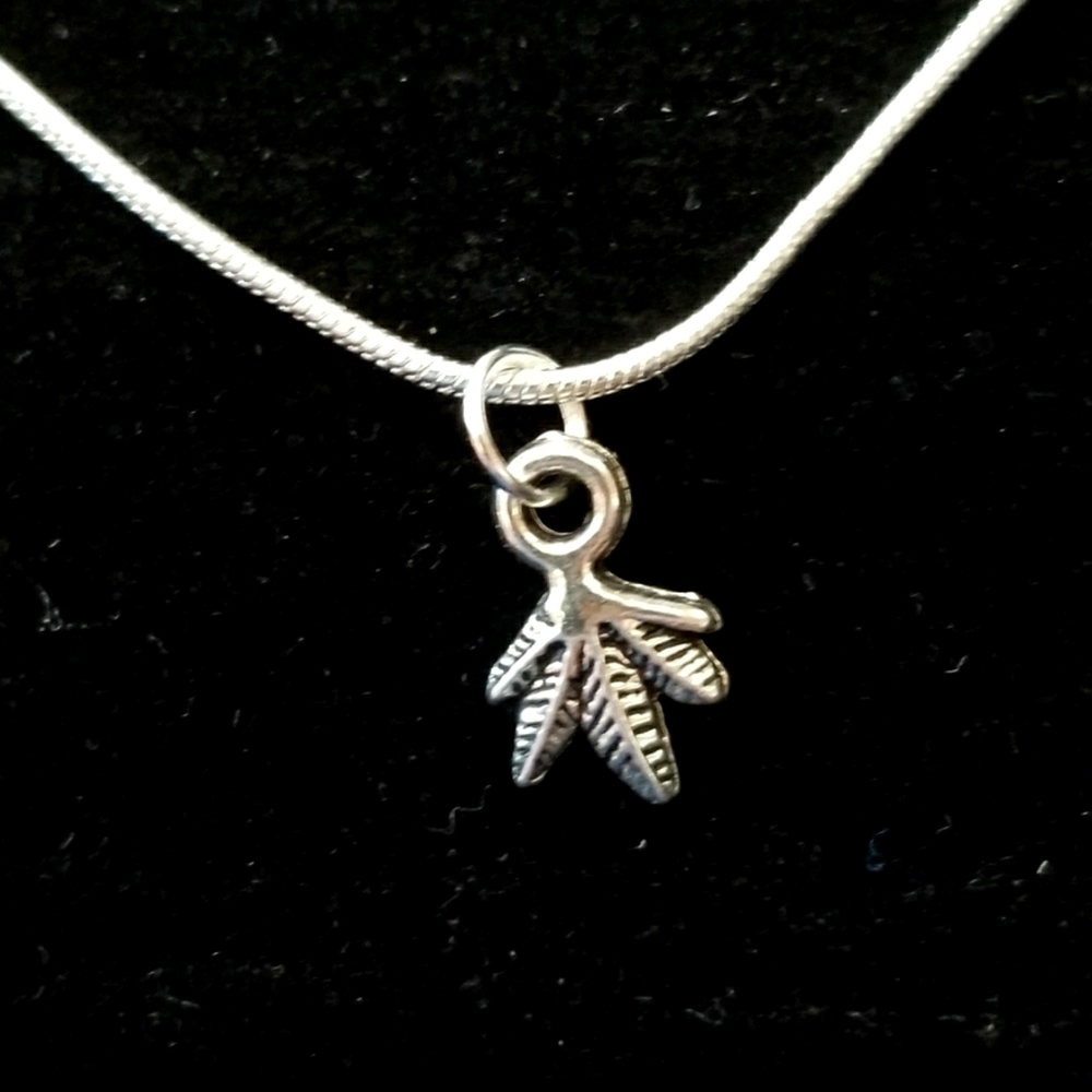 5 Leaf Plant .925 Sterling Silver Unisex Necklace